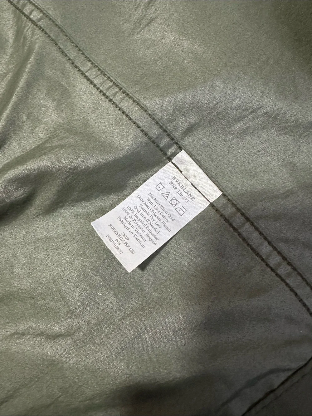 Everlane The City Anorak in Olive - Picture 8 of 10